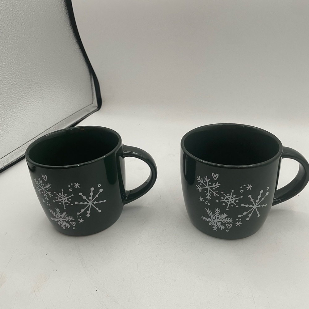 Starbucks set of 2 Snowflake Ceramic Mugs